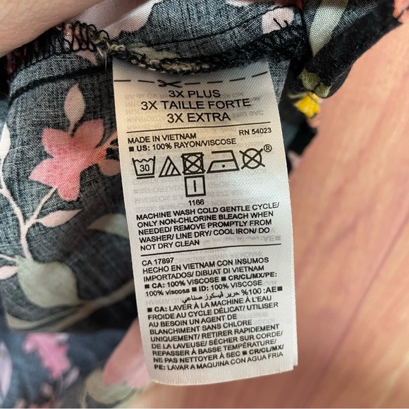 Old Navy Shirt Dark Floral Red Black Flutter Sleeve Top Woman 3X - Picture 6 of 6